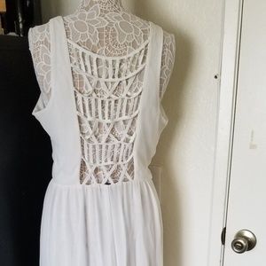 Maxi intricate back white dress